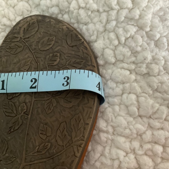 Patrizia Spring Step sandals.Size 71/2.Tan - Picture 14 of 14